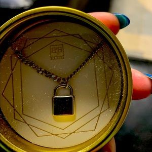 BB Lila lock necklace